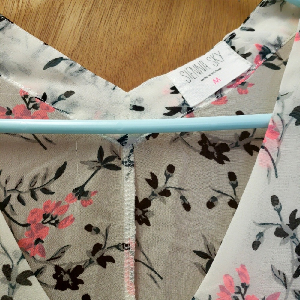 blouse - Picture 2 of 2